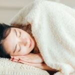 眠る人の画像